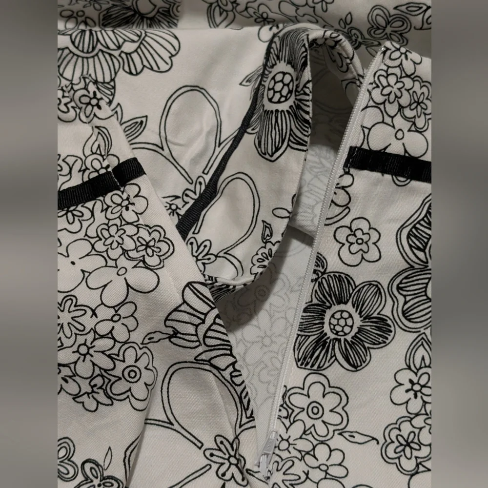 Cleo Black and White Floral Pencil Skirt, Size 12 Petites - Picture 2 of 5